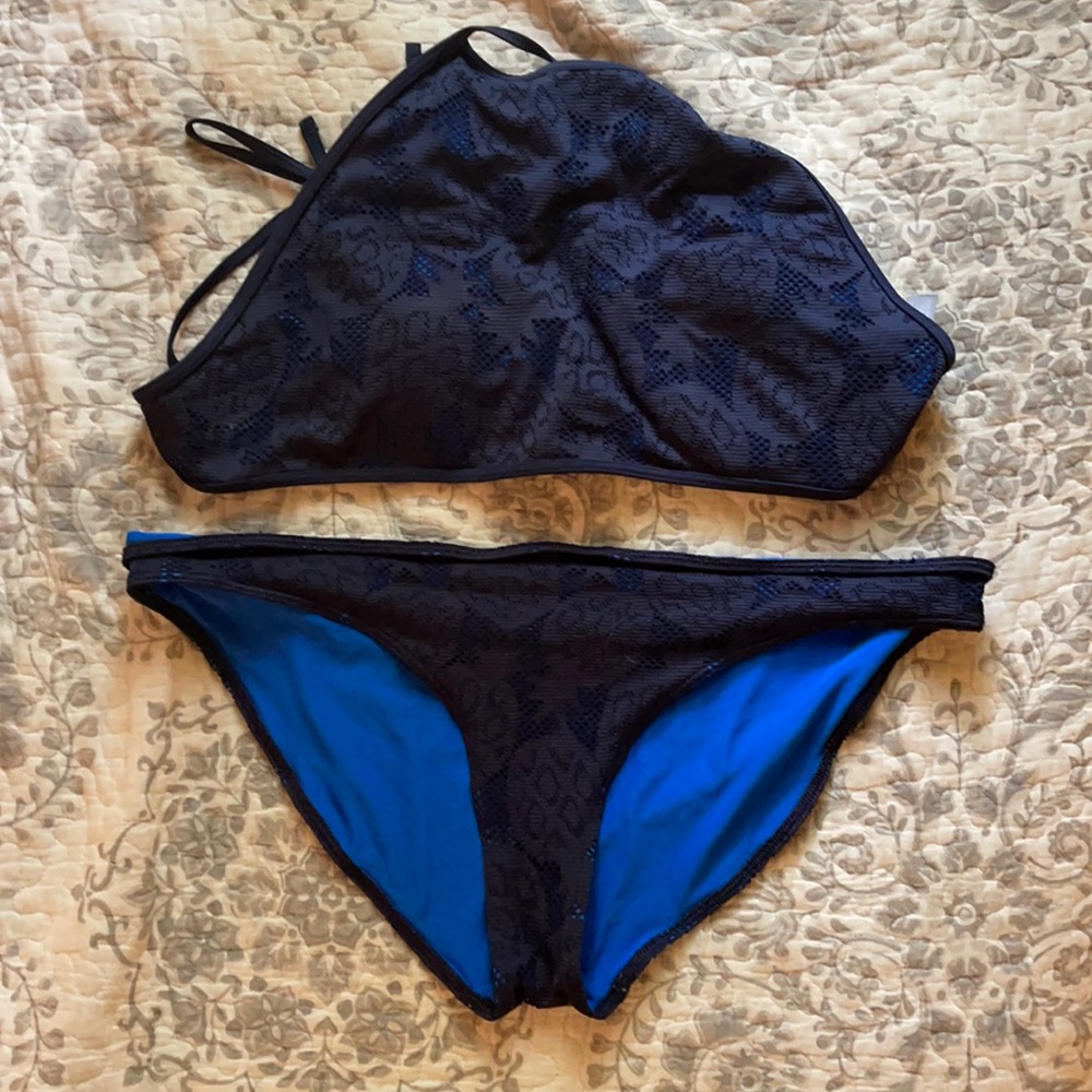 💙🖤 AERIE crop bikini